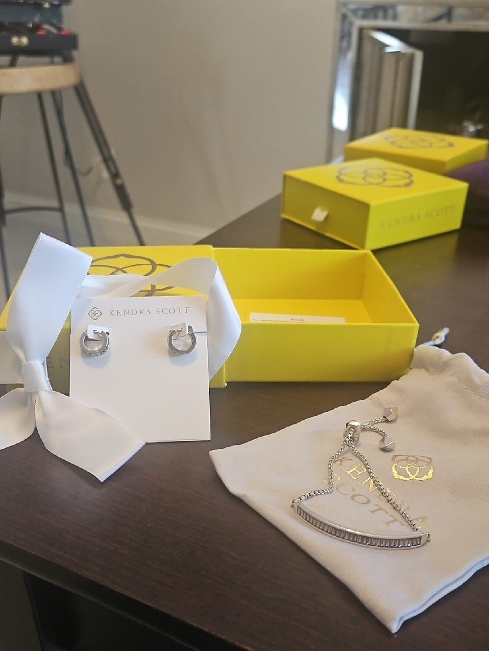 KENDRA SCOTT nwot bracelet and matching earrings. Bag box and bow